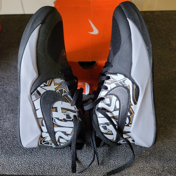 NIB Nike Team Hustle D8 JDI Basketball Print 3.5Y - Picture 6 of 7